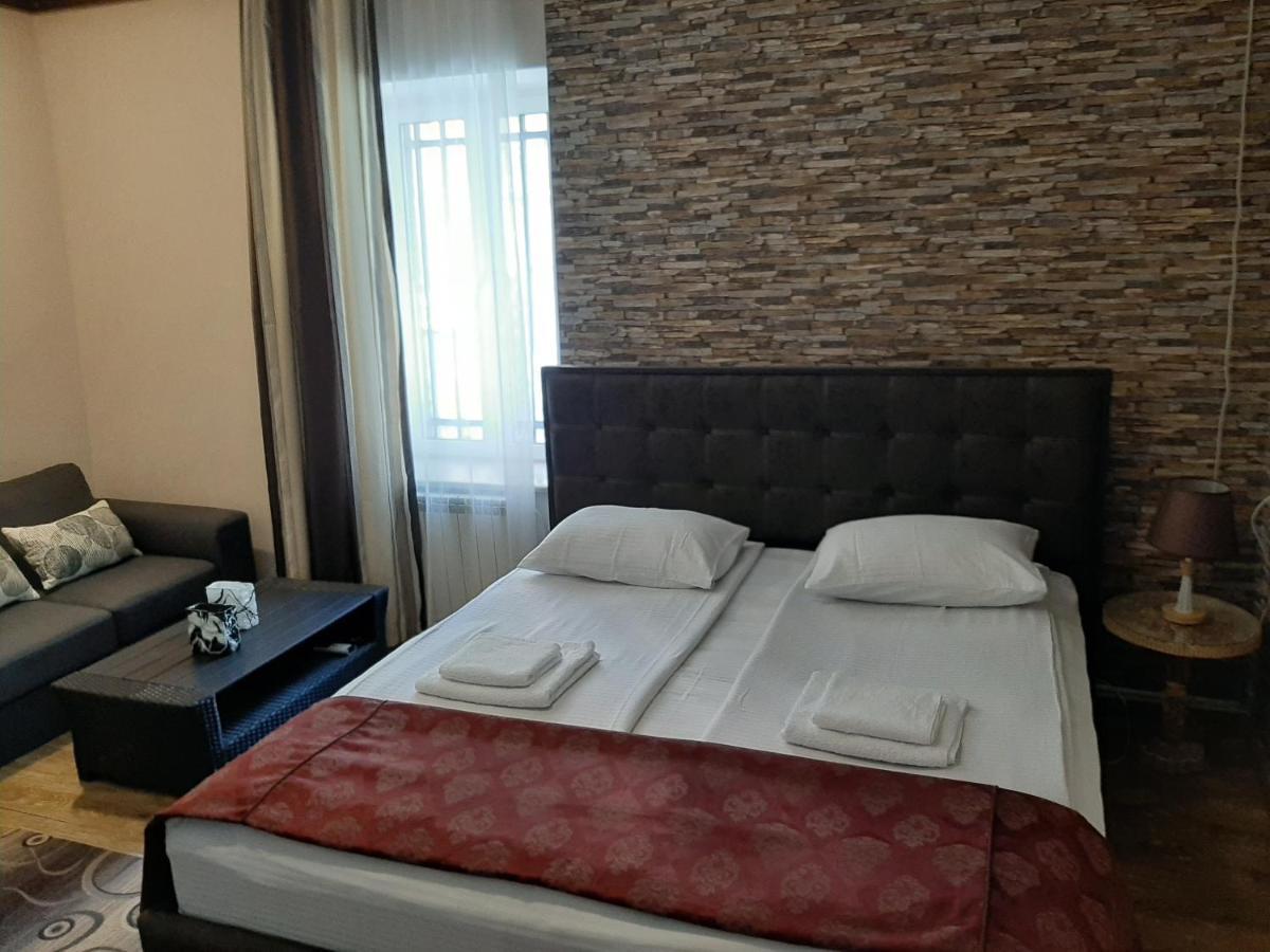 יירבאן Shara Talyan Guest House & Tours מראה חיצוני תמונה